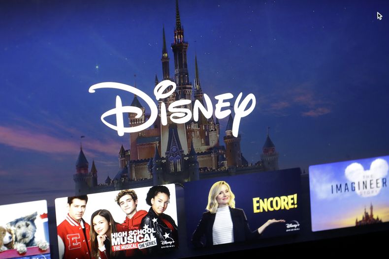 ARCHIVO - Un logotipo de Disney en un menú de Disney+ en la pantalla de una computadora en Walpole, Massachusetts, el 13 de noviembre de 2019. (Foto AP/Steven Senne, archivo)