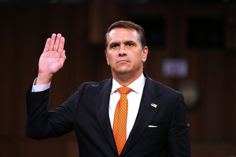 ARCHIVO - El secretario de Justicia interino Todd Blanche presta juramento ante la Comisión Judicial del Senado, el 15 de julio de 2026, en el Capitolio en Washington. (AP Foto/Mark Schiefelbein, archivo)