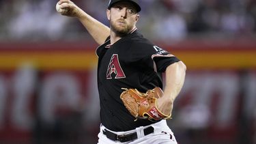 Merrill Kelly, abridor de los Diamondbacks de Arizona, lanza en contra de los Medias Rojas de Boston durante la primera entrada del juego de béisbol, el domingo 28 de mayo de 2023, en Phoenix. (AP Foto/Ross D. Franklin)