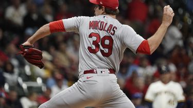 Cardenales se coronan en la Central; ganan en Milwaukee