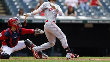 Naquin jonronea, Rojos barren serie en Cleveland