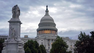 TPS para venezolanos naufraga en cámara baja EEUU