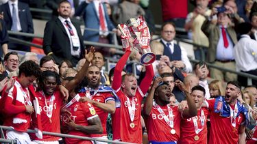 Forest logra ascenso a Liga Premier por 1ra vez desde 1999