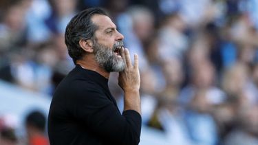 ARCHIVO - El entonces técnico de Watford Quique Sánchez Flores durante el partido contra Manchester City en la Liga Premier, el 21 de septiembre de 2019. Sánchez Flores ha sido despedido como entrenador del Getafe en la Liga española. (AP Foto/Rui Vieira)