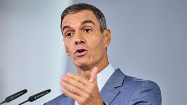 El presidente de gobierno español Pedro Sánchez en el Palacio de la Moncloa en Madrid, el 6 de octubre del 2026. (AP foto/Bernat Armangue)
