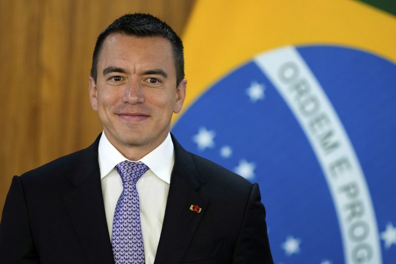 El presidente de Ecuador, Daniel Noboa, asiste a una reunión con el presidente de Brasil, Luiz Inácio Lula da Silva, en el palacio presidencial de Planalto en Brasilia, Brasil, el lunes 18 de agosto de 2025. (Foto AP/Eraldo Peres)