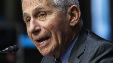 Fauci: Sigamos a academia de pediatría para proteger a niños