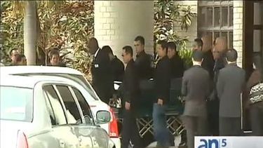 americateve | Familia y amigos dan el último adiós al niño de 10 años que murió después de recibir varios disparos durante un robo en el salón de belleza.