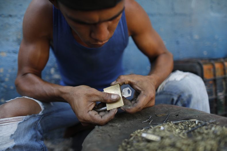 REP-GEN_VENEZUELA-RECICLAR_PARA_SOBREVIVIR-1.jpg