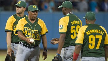 demandaran al funcionario que divulgo duras criticas de urquiola al beisbol cubano