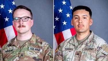 Esta foto combinada sin fecha, creada con imágenes publicadas por la Guardia Nacional de Iowa, muestra a los sargentos William Nathaniel Howard (izquierda) y Edgar Brian Torres Tovar. (Guardia Nacional de Iowa vía AP)