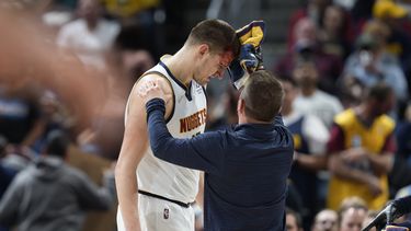 Nuggets se instalan en playoffs, con paliza a Grizzlies
