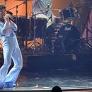Benson Boone interpreta Beautiful Things durante la 67ª entrega anual de los premios Grammy el domingo 2 de febrero de 2025 en Los Ángeles. (Foto AP/Chris Pizzello)