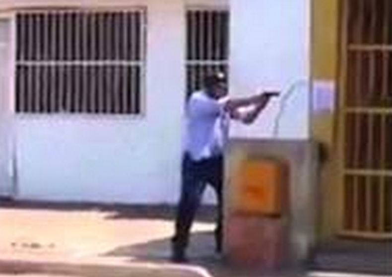 La diputada opositora María Corina Machado pudo presentarse ante el Consejo Permanente gracias a que Panamá le cedió su lugar, burlando la presión de Caracas que consiguió que la sesión sea a puertas cerradas y que el tema se quite de agenda. Ahora las im