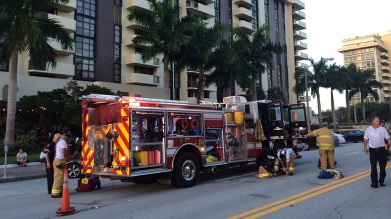 Esta madrugada se registró un incendio en Coral Gables, a la altura de Biltmore Way. Las autoridades informaron que tienen controlada la situación.