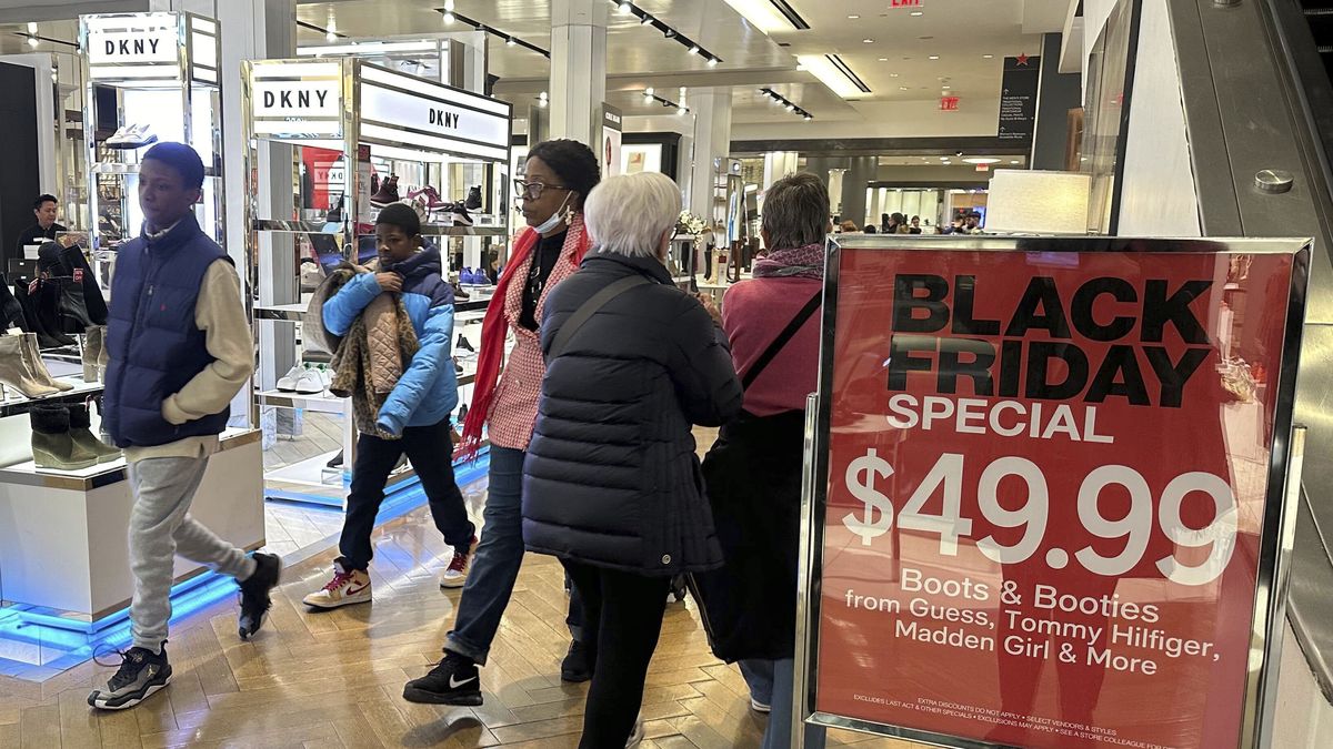 Comercios ofrecen mayores descuentos en el Black Friday para atraer a los  compradores indecisos