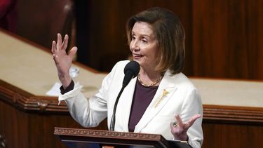 Pelosi sigue en Congreso, no aspira a puesto de liderazgo