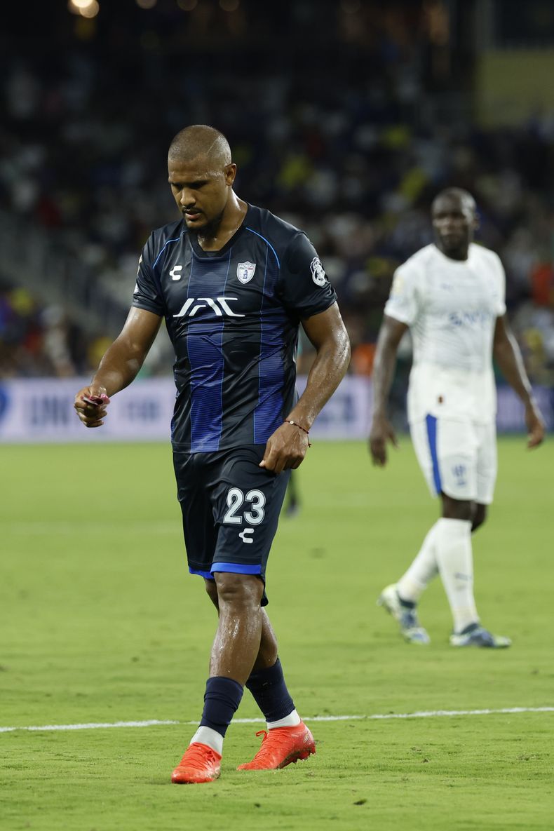 El delantero del Pachuca Salomón Rondón reacciona durante un partido del Mundial de Clubes ante el Al Hilal en Nashville, Tennessee, el jueves 26 de junio de 2025. (AP Foto/Johnnie Izquierdo)