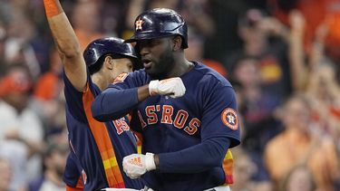 Otro jonrón de Álvarez amplía ventaja de Astros ante Seattle