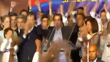 americateve | Colombia va a segunda vuelta para elegir presidente. La disputa será entre el actual presidente, juan Manuel santos, y el candidato apoyado por Álvaro Uribe, Oscar Iván Zuluaga.