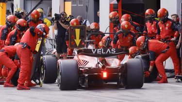 Leclerc resiste ante Verstappen y se impone en Austria