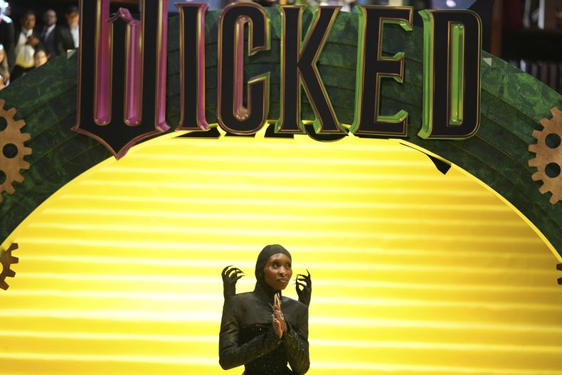 Cynthia Erivo posa durante una sesión fotográfica previa al estreno de Wicked en el Auditorio Nacional de la Ciudad de México, el lunes 11 de noviembre de 2024. (Foto AP/Fernando Llano)