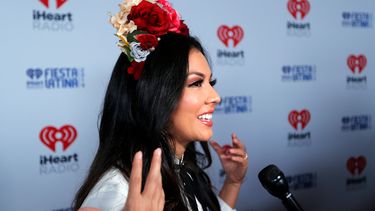 ARCHIVO - Lupita Infante da una entrevista en la alfombra roja de la iHeartRadio Fiesta Latina 2019, el 2 de noviembre de 2019, en Miami. (Foto AP/Luis M. Alvarez, archivo)