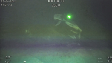 muestran los restos del submarino hundido de la armada indonesia