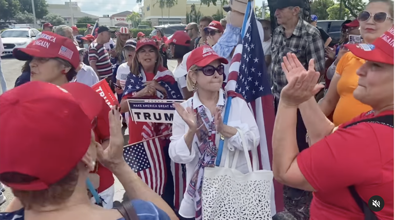 Cientos de cubanos salieron este fin de semana desde Hialeah hasta Palm Beach en apoyo a Trump tras registro del FBI