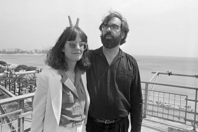 ARCHIVO - El director de cine Francis Ford Coppola con su esposa Ellie en el Festival de Cine de Cannes el 19 de mayo de 1979. Coppola está de vuelta en Cannes con su más reciente película Megalopolis. (Foto AP, archivo)