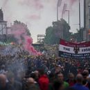 Man United vence 2-1 a Liverpool en medio de protestas