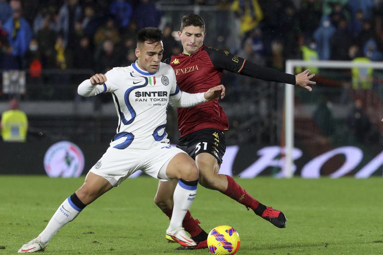 Inter de Milán gana 2-0 a Venecia y presiona a los punteros