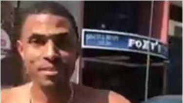 actor de republica dominicana se pasea con bandera boricua pintada en el pecho