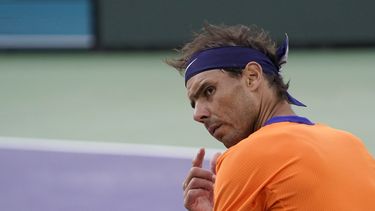 Nadal sufre lesión en las costillas, parará 4-6 semanas
