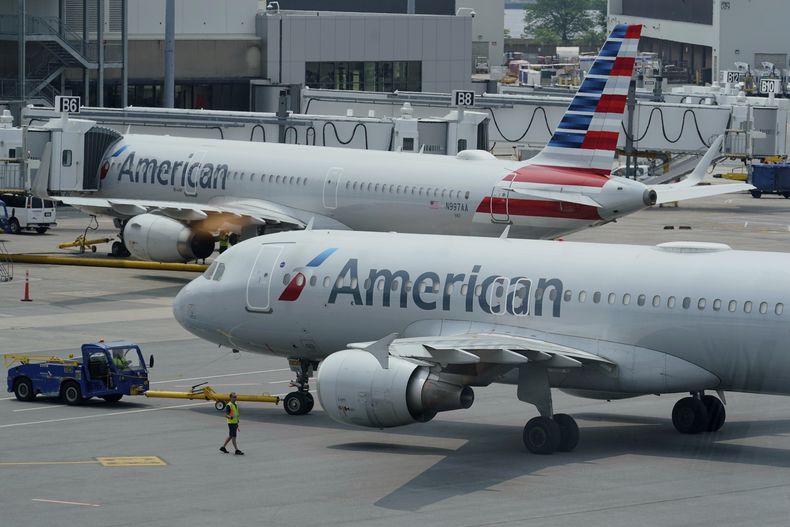 Aviones de American Airlines en el Aeropuerto Internacional Logan de Boston el 21 de julio del 2021. . (AP foto/Steven Senne)