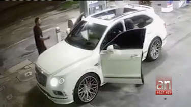 a punta de pistola se roba un suv bentley valorado en mas de 100 mil dolares en gasolinera del sw de miami
