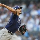 Zach Eflin de los Rays de Tampa Bay lanza durante la primera entrada del juego ante los Yanquis de Nueva York, en Nueva York. Martes 1 de agosto de 2023. (AP Foto/Frank Franklin II)