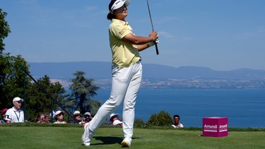 La surcoreana Haeran Ryu disputa el quinto hoyo en la última ronda del Campeonato Evian el domingo 12 de julio del 2026. (AP Foto/Laurent Cipriani)
