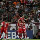 En foto del martes 2 de mayo del 2023, Lucas Beltrán del River Plate celebra con sus compañeros tras anotar ante el Fluminense de Brasil en el grupo D de la Copa Libertadores. (AP Foto/Bruna Prado)