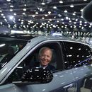 Biden enfrenta el reto de popularizar energías renovables