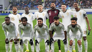 ARCHIVO - El once titular de Arabia Saudí previo al partido amistoso contra Serbia, el 31 de marzo de 2026, en Backa Topola, Serbia. (AP Foto/Darko Vojinovic)