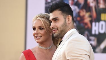 britney spears anuncia su compromiso con sam asghari