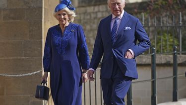 El rey Carlos III de Gran Bretaña y Camila, la reina consorte, asisten al servicio de Pascua en la capilla de San Jorge, el domingo 9 de abril de 2023, en Windsor, Inglaterra. (Yui Mok/Pool vía AP, archivo)