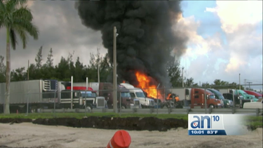 se incendia un estacionamiento de camiones en hialeah gardens