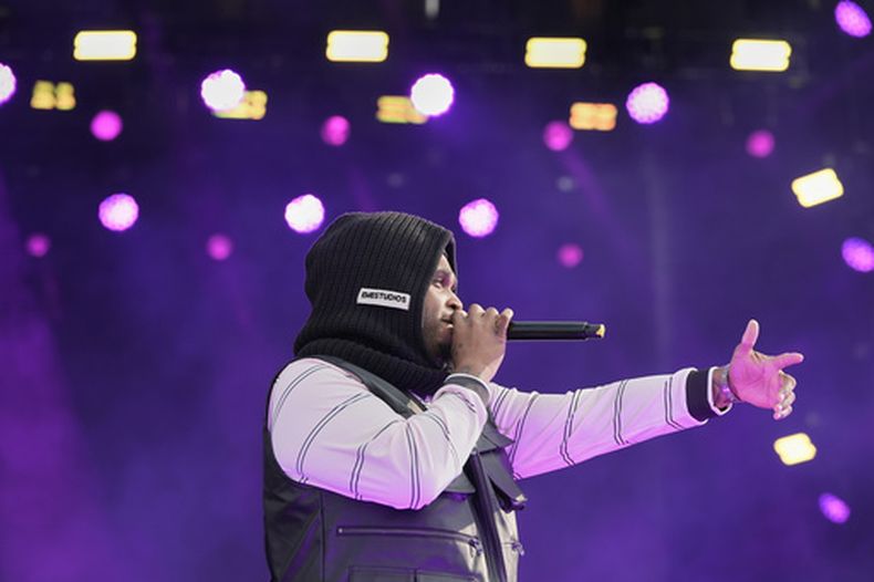 El cantante panameño Sech se presenta en el festival de música Tecate Emblema en la Ciudad de México, el domingo 17 de mayo de 2026. (Foto AP/Ginnette Riquelme)
