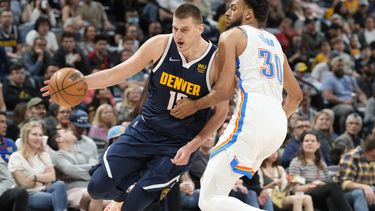 Jokic anota 35 y Nuggets se imponen a Thunder
