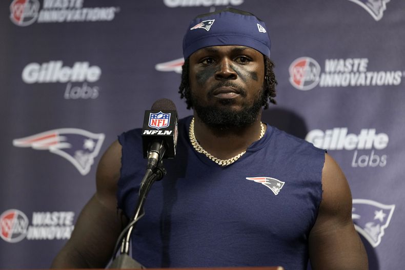 ARCHIVO - Foto del 19 de septiembre del 2024, el safety de los Patriots de Nueva Inglaterra Jabrill Peppers en conferencia de prensa. El lunes 7 de octubre del 2024 confirman que Peppers fue arrestado el sábado. (AP Foto/Seth Wenig, Archivo)