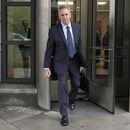 El almirante retirado de la Marina de EEUU Robert P. Burke, de 63 años, sale del juzgado federal en Washington tras ser condenado a seis años de prisión por cargos de corrupción, el martes 16 de septiembre de 2025. (AP Foto/José Luis Magana)