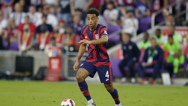 Adams ficha con Leeds, se reencuentra con Jesse Marsch