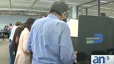 americateve | Hasta el último minuto las campañas se pelean por obtener el voto de la jornada de mañana que será la definitiva para cualquier candidato.